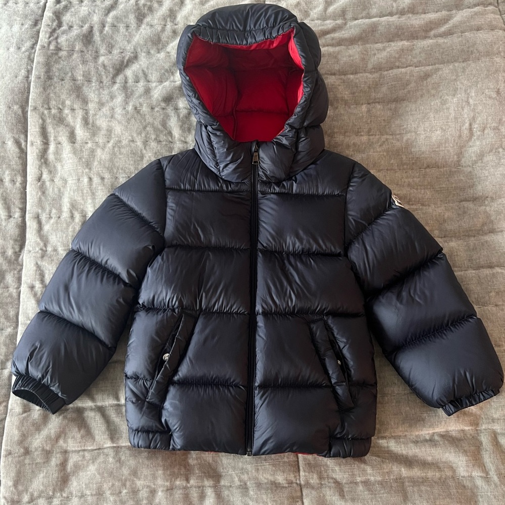 Moncler Kids Puffer Jacket in Black with Red Interior size 3T